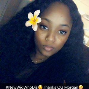 Meet your Posher, Larissa